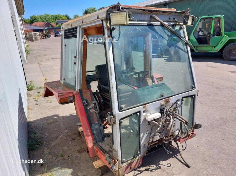 Fichier:MF690-Agroline.fr-spare-part-cabin---1751590301696283599 big--25070403513947230500.jpg