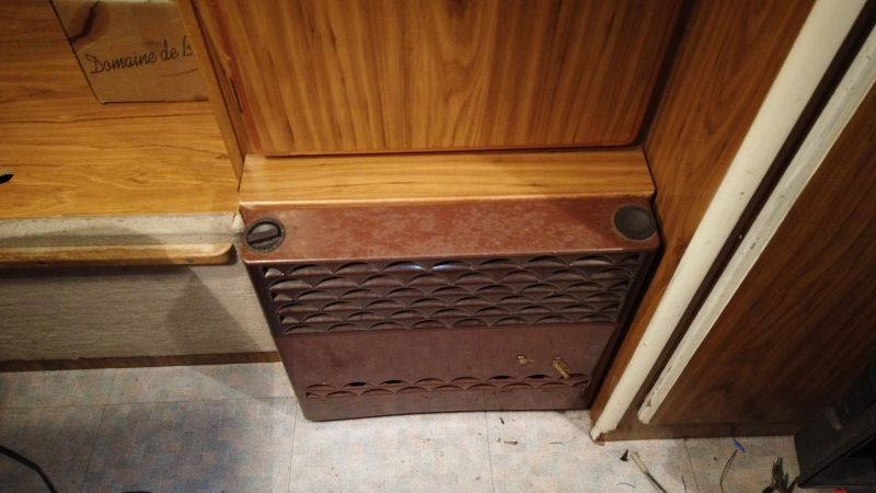 Fichier:Campingcar-chauffage au gaz-190.JPG