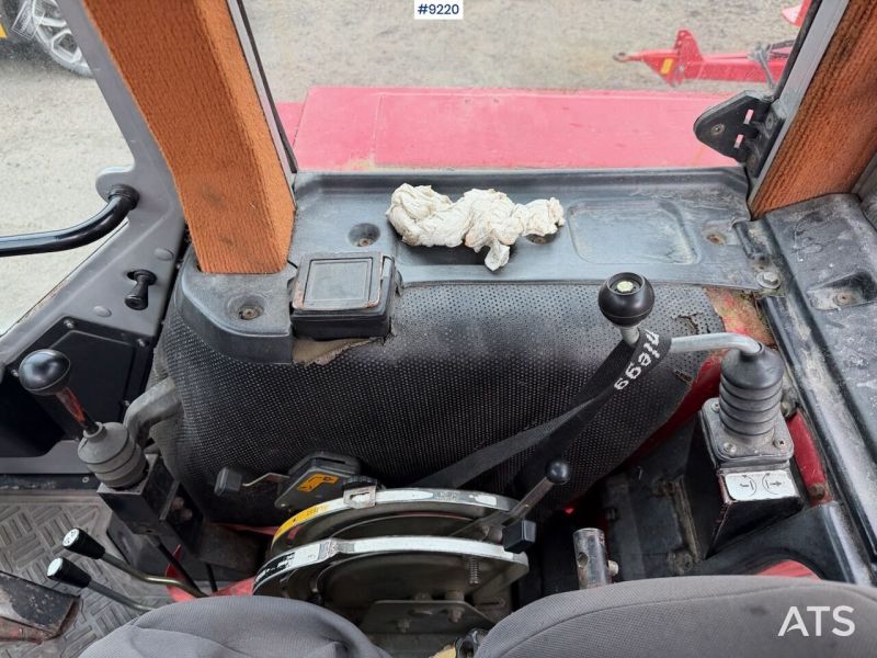 Fichier:MF690-truck1.fr-1984-Massey-Ferguson-690-w-front-loader-Little-rust-Norvege 42208 2633192369985.jpg