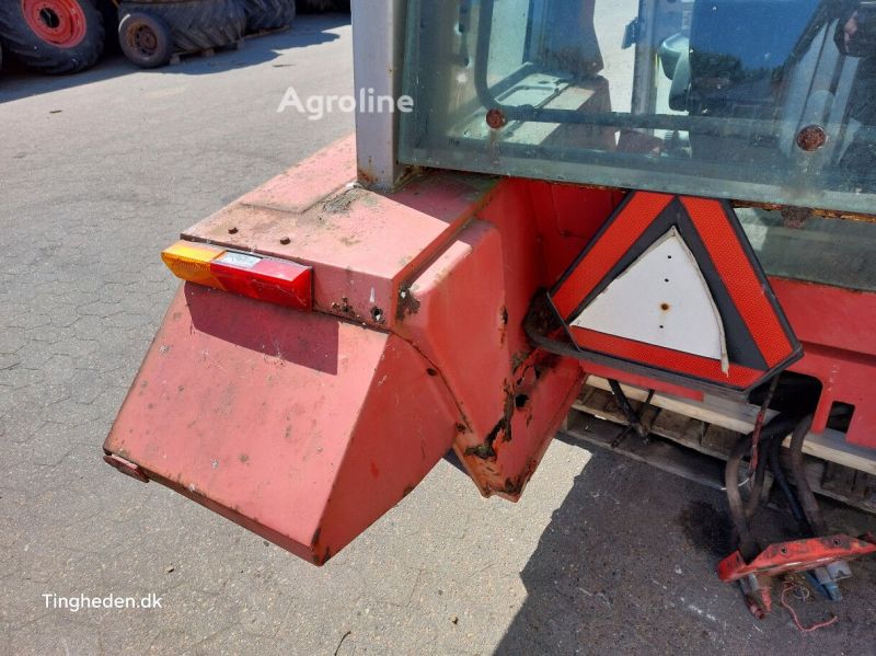 Fichier:MF690-Agroline.fr-spare-part-cabin---1751590309293061490 big--25070403513947230500.jpg