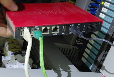 Routeur côté moteur, vue des connecteurs