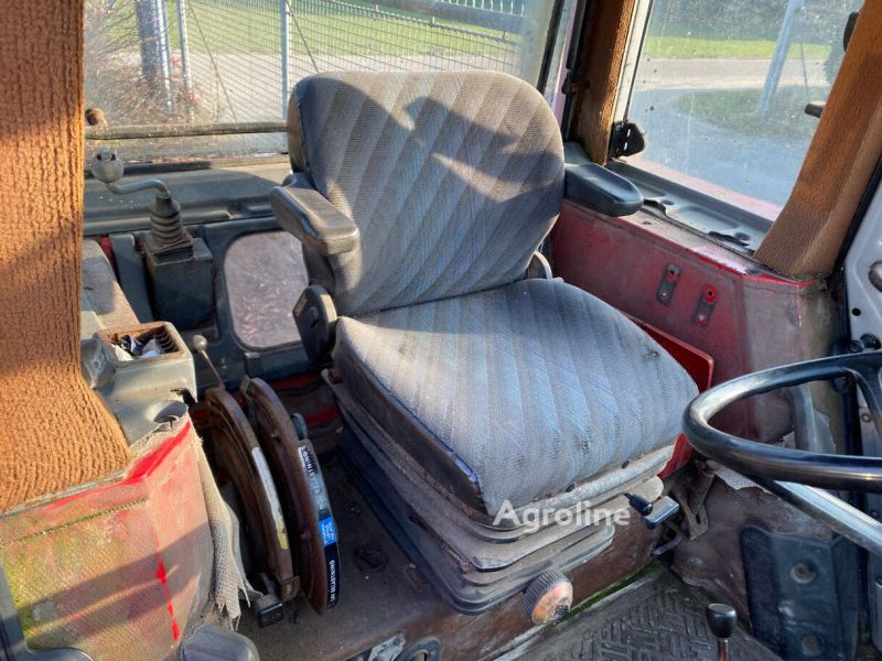 Fichier:MF690-Agroline.fr-wheel-tractor-Massey-Ferguson-690---1761772600576391812 big--25102923163787387500.jpg