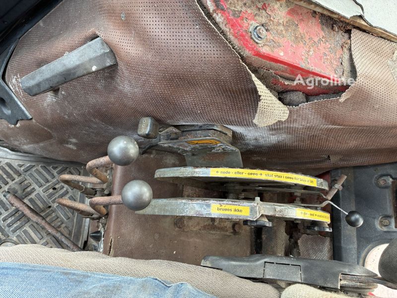 Fichier:MF690-Agroline.fr-wheel-tractor-Massey-Ferguson-690---1784801689339672272 big--26072312584551517200.jpg