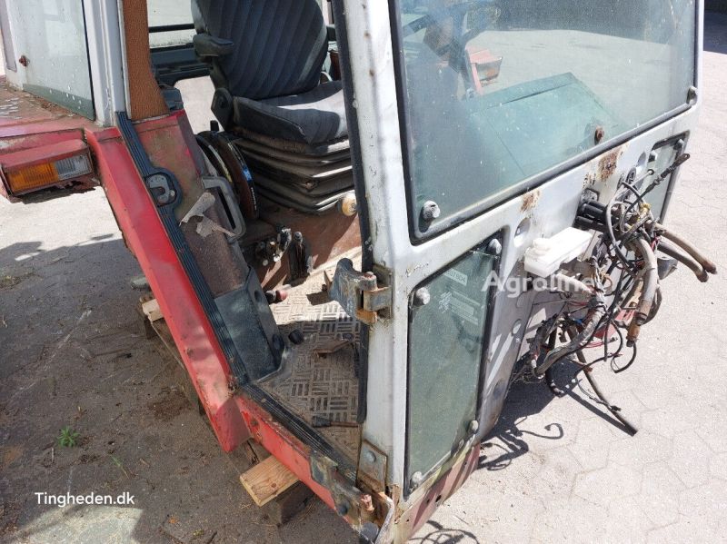 Fichier:MF690-Agroline.fr-spare-part-cabin---1751590302205227357 big--25070403513947230500.jpg