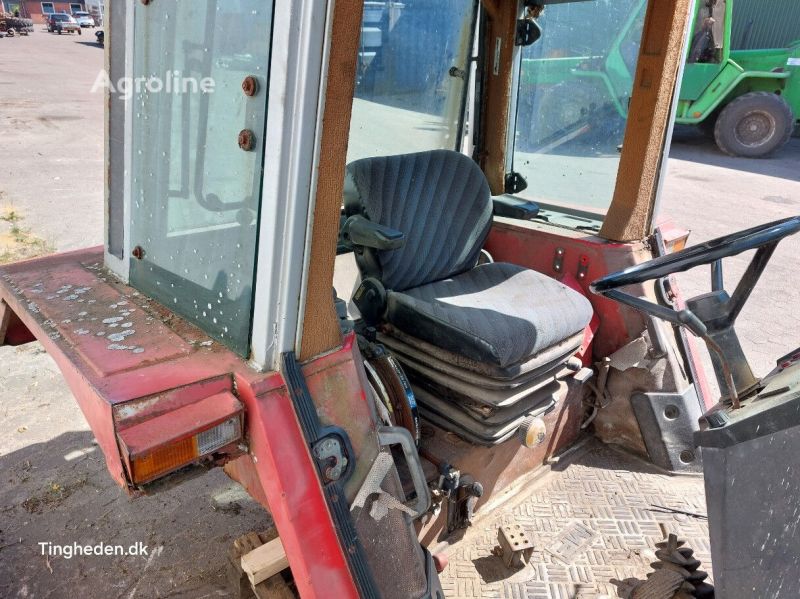 Fichier:MF690-Agroline.fr-spare-part-cabin---1751590302728509650 big--25070403513947230500.jpg