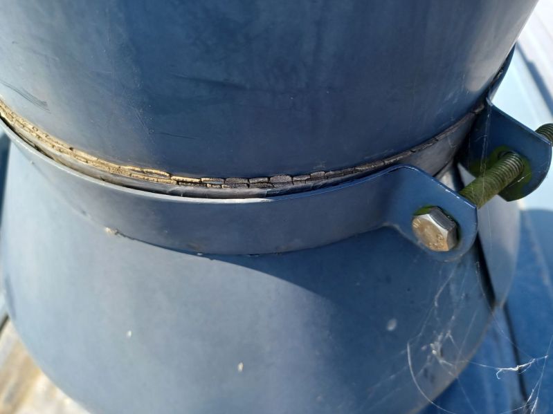 Fichier:Maison bleue-fumisterie-infiltration d'eau-202500702-130.jpg