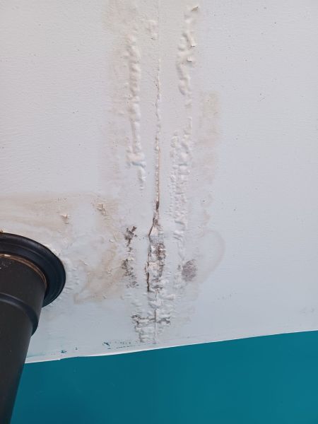 Fichier:Maison bleue-fumisterie-infiltration d'eau-202500702-060.jpg